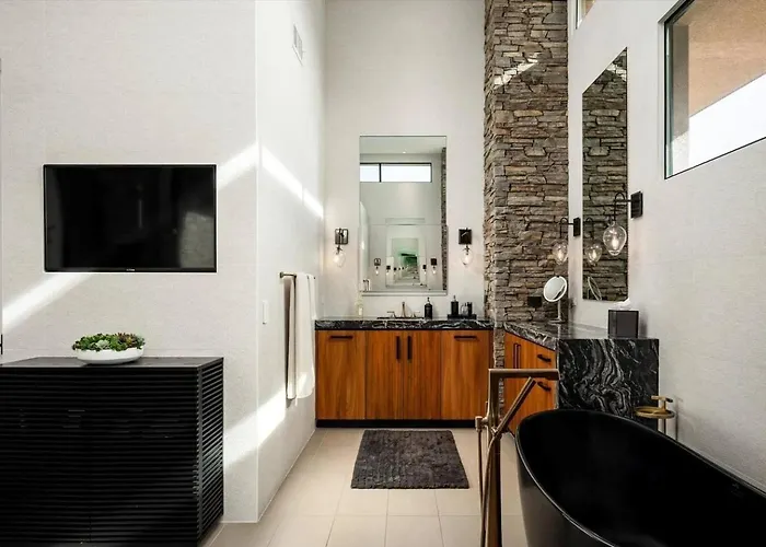 Villa Elegance With Pool